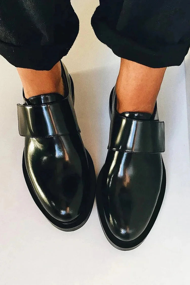 Iris | Elegantes mocasines brillantes con tira para un estilo impecable