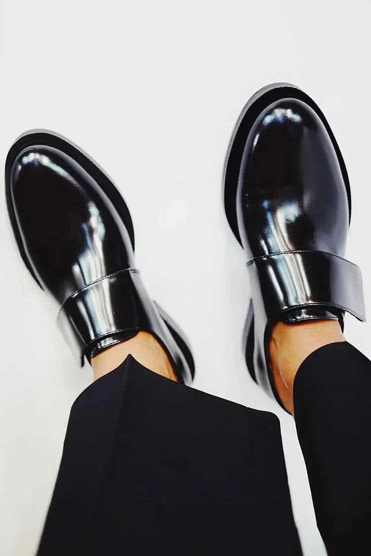 Iris | Elegantes mocasines brillantes con tira para un estilo impecable